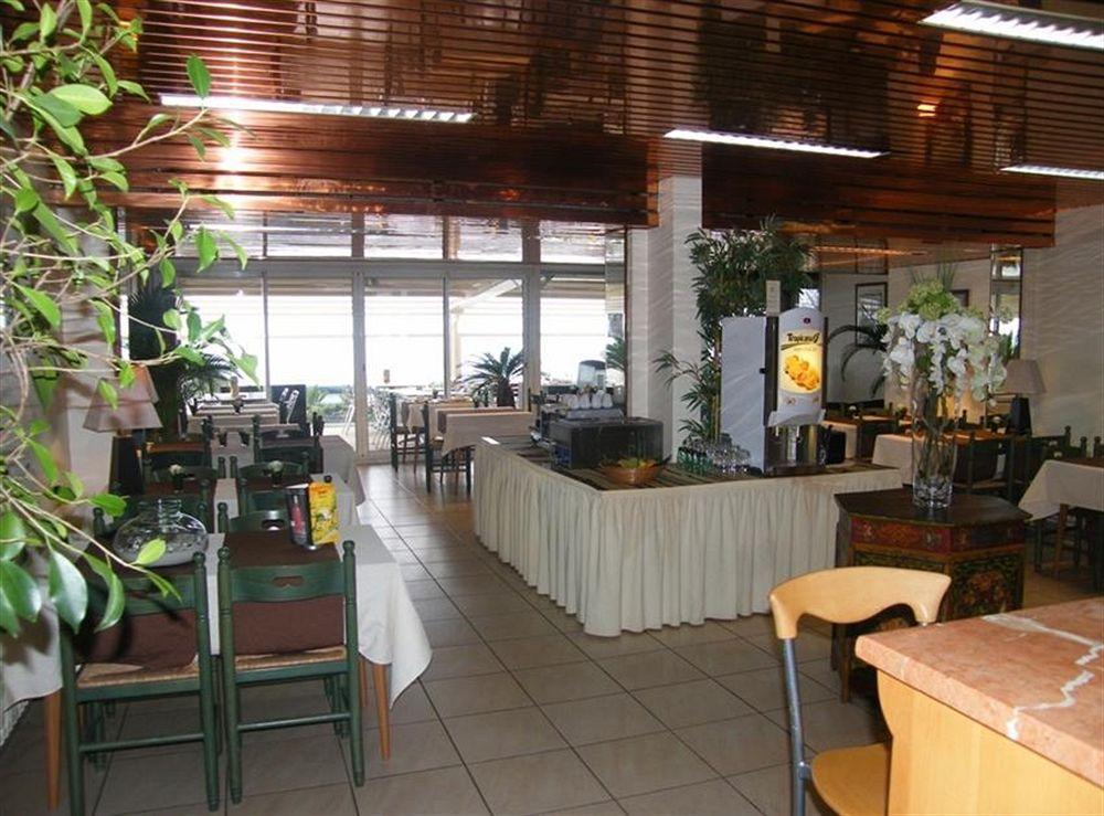 Hotel Le Christina La Baule-Escoublac ภายนอก รูปภาพ